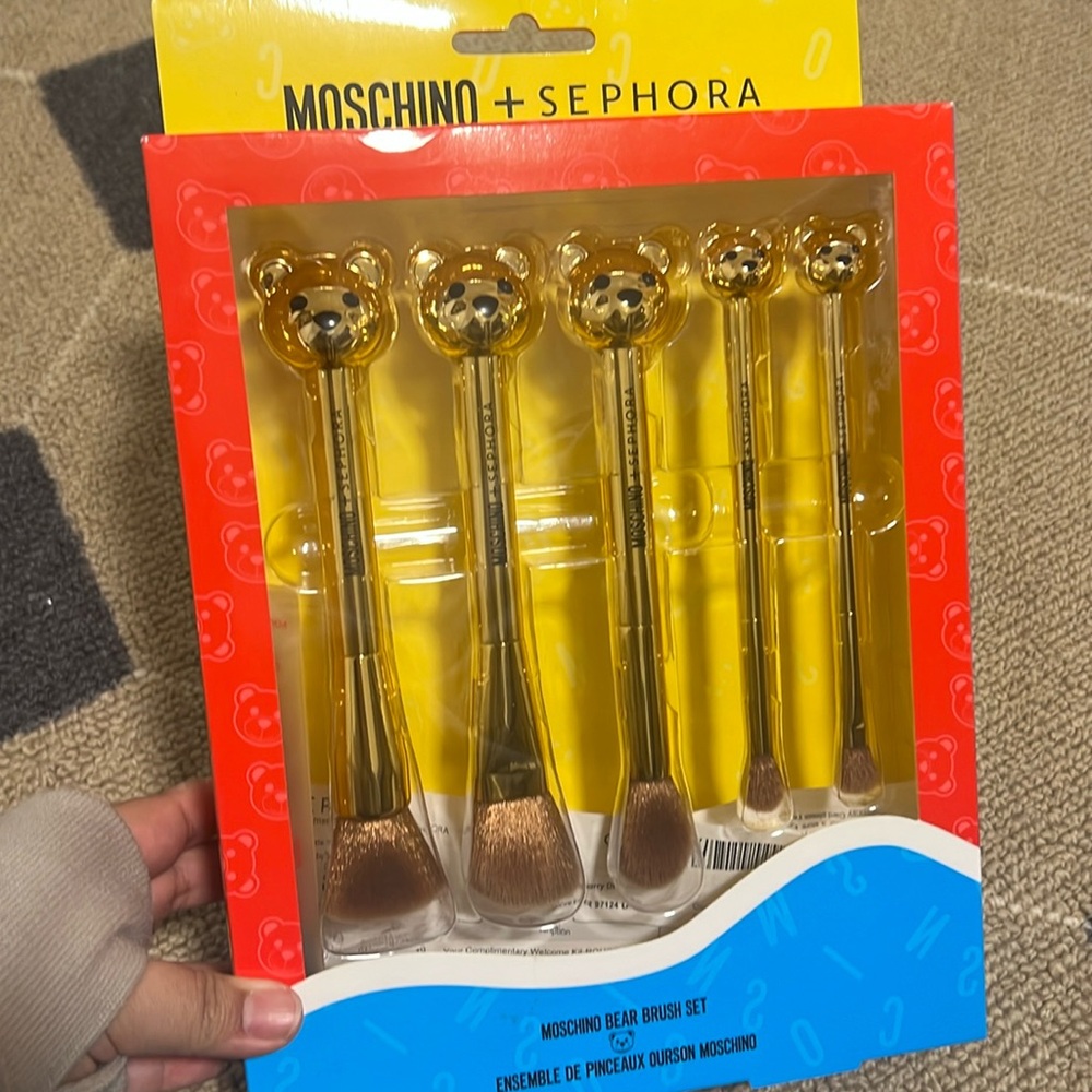 Moschino x Sephora Gold Teddy Bear makeup brush set New NIB